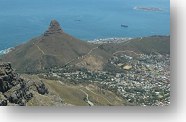 Sur cette image prise de Table Mountain, on voit très bien le Lion'Head - le 'bitard' - et la zone où je me suis planté, un kilomètre environ à droite de ce Lion's Head...
